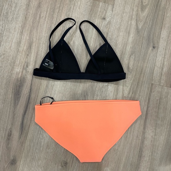 NWT Triangl Tilly Bikini Set, size XS - Picture 9 of 11